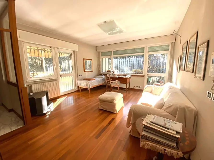 Immagine 6 di Villa in vendita  a Massa