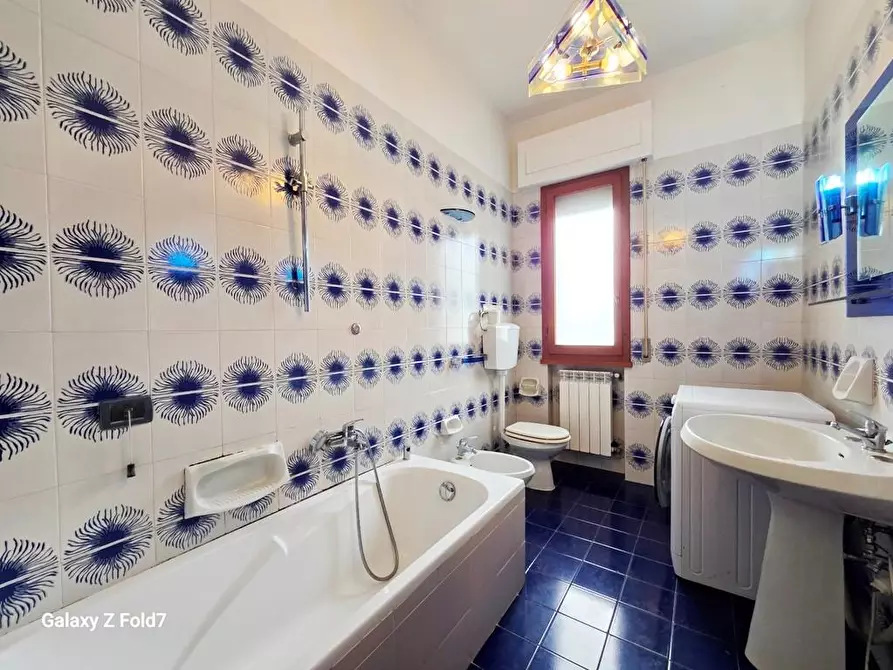 Immagine 19 di Appartamento in vendita  a Lucca