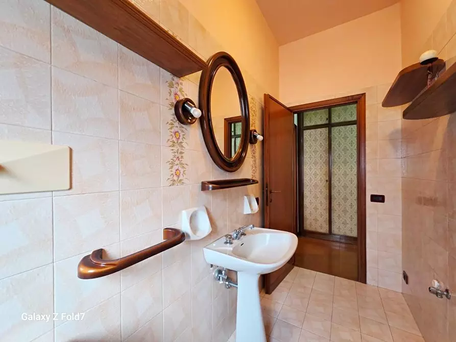 Immagine 22 di Appartamento in vendita  a Lucca