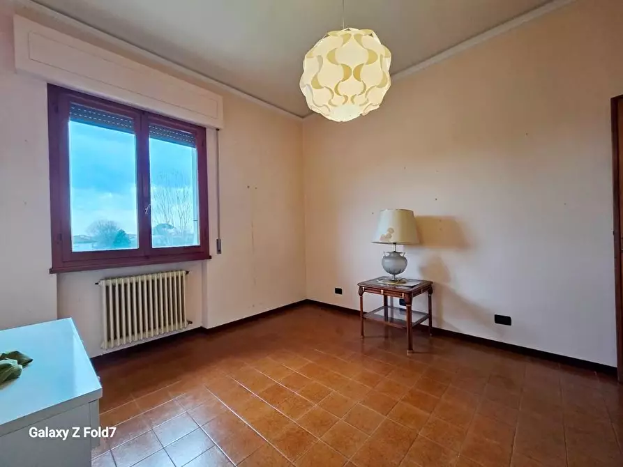 Immagine 12 di Appartamento in vendita  a Lucca