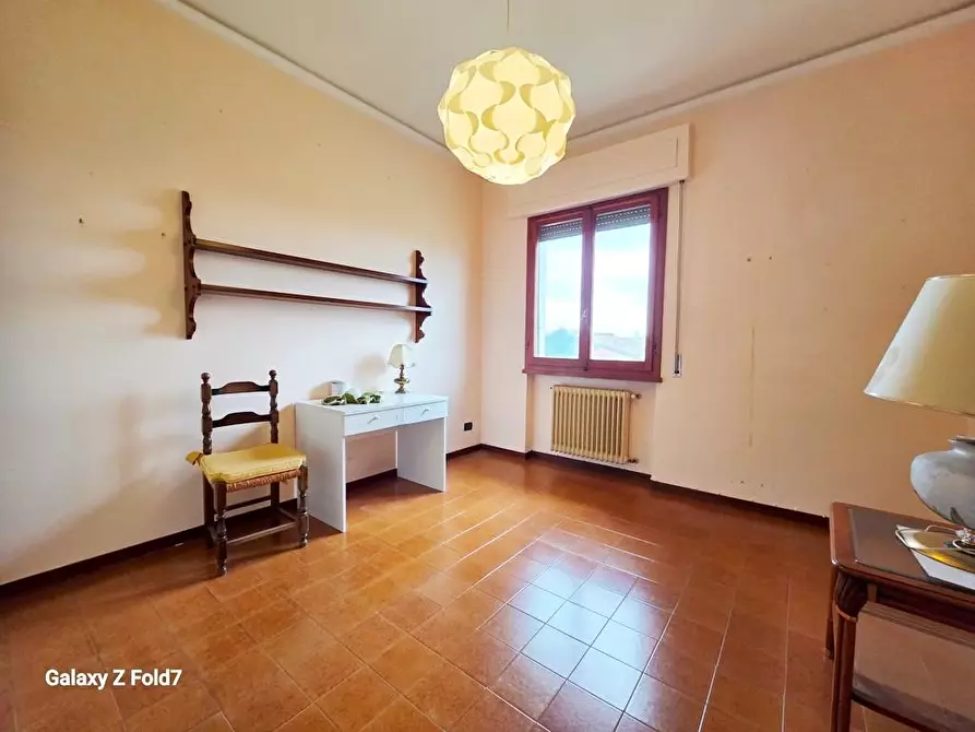 Immagine 11 di Appartamento in vendita  a Lucca