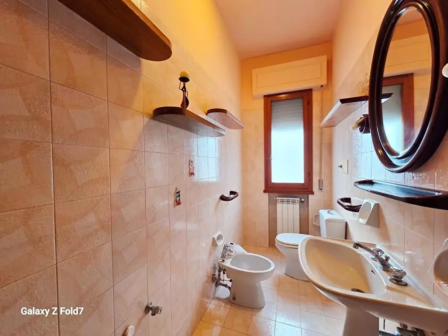 Immagine 21 di Appartamento in vendita  a Lucca