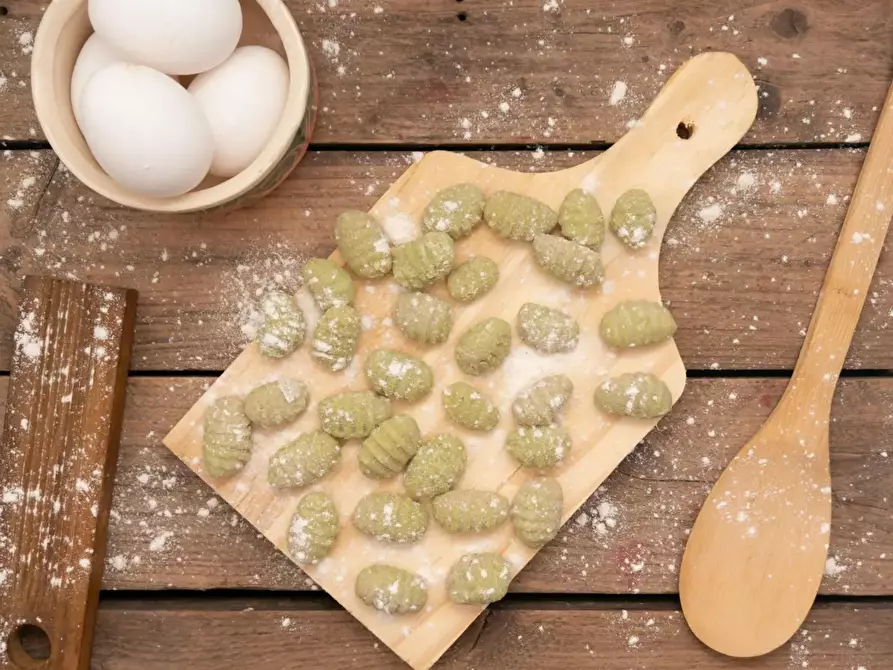 Immagine 2 di Attività commerciale in vendita  a Cecina