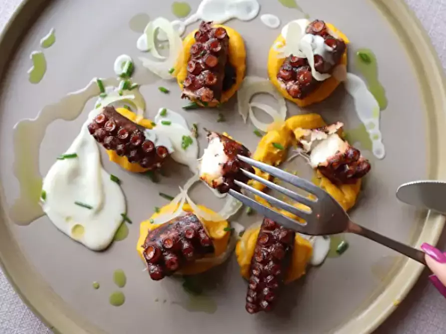 Immagine 1 di Attività commerciale in vendita  a Cecina