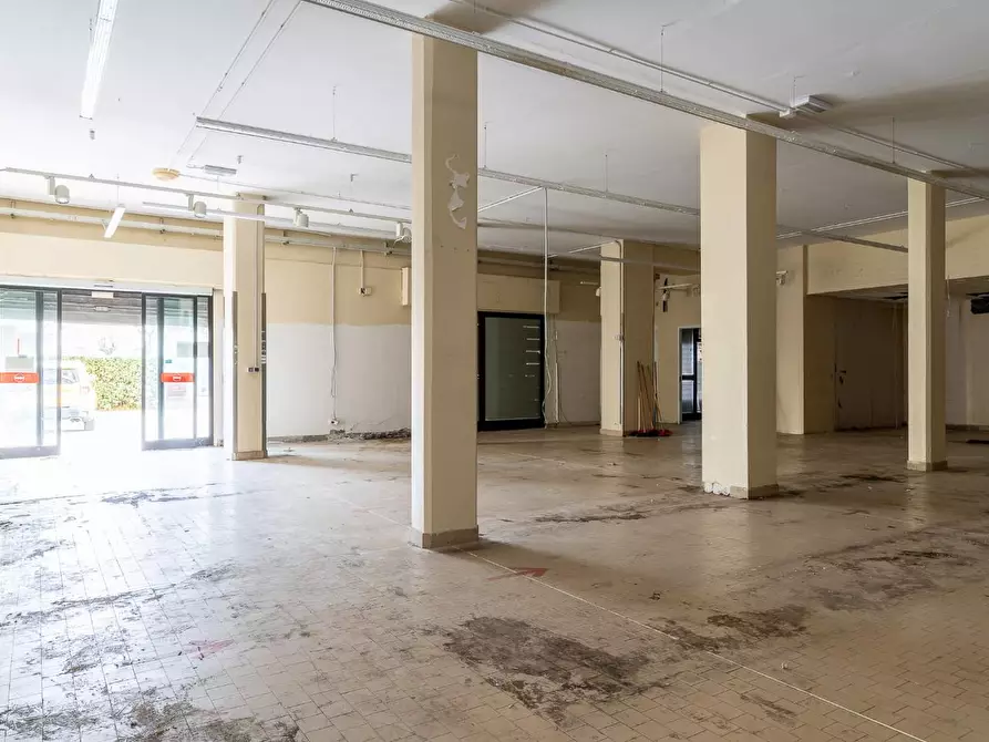 Immagine 4 di Locale commerciale in vendita  a Empoli