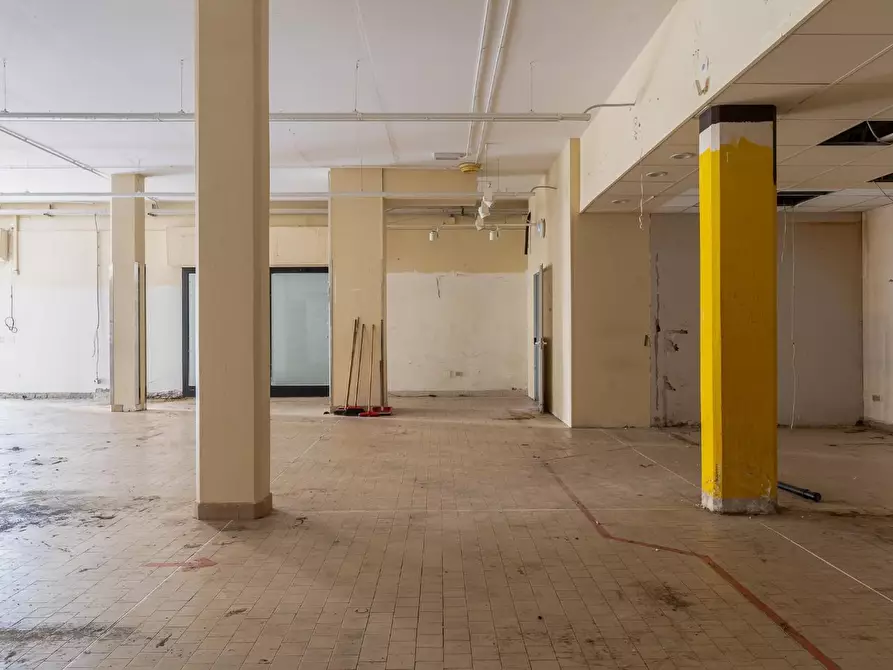 Immagine 6 di Locale commerciale in vendita  a Empoli