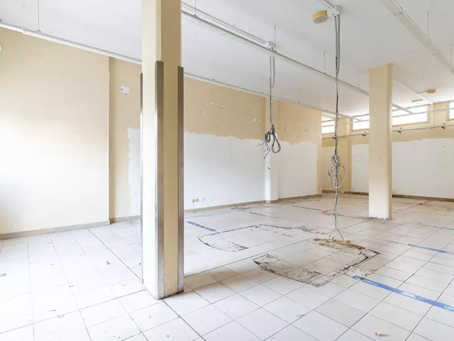 Immagine 18 di Locale commerciale in vendita  a Empoli