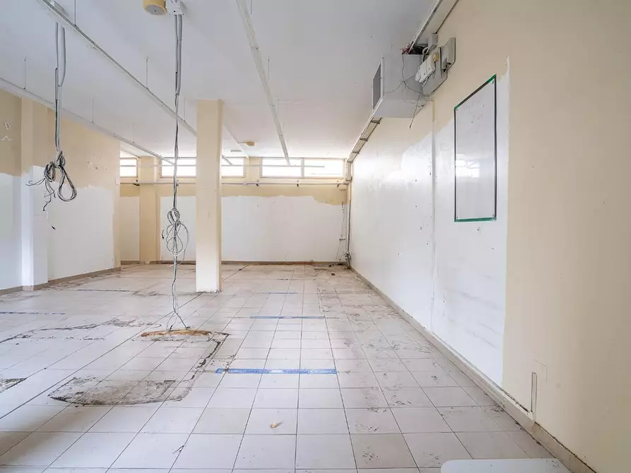 Immagine 19 di Locale commerciale in vendita  a Empoli