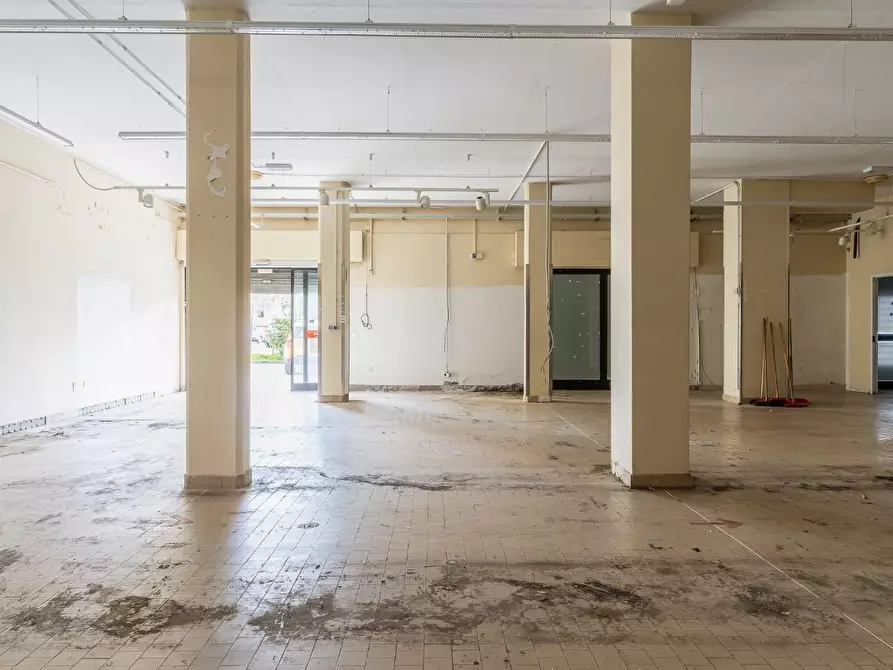 Immagine 5 di Locale commerciale in vendita  a Empoli