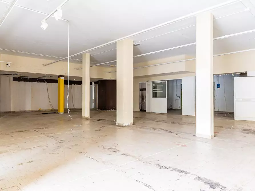 Immagine 3 di Locale commerciale in vendita  a Empoli