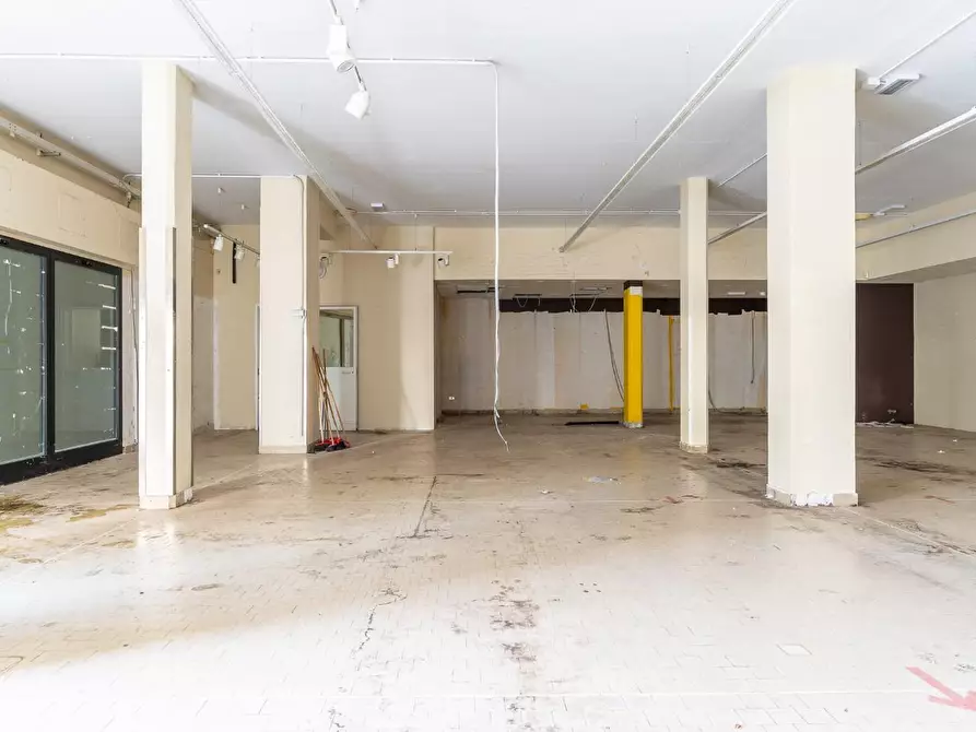 Immagine 2 di Locale commerciale in vendita  a Empoli