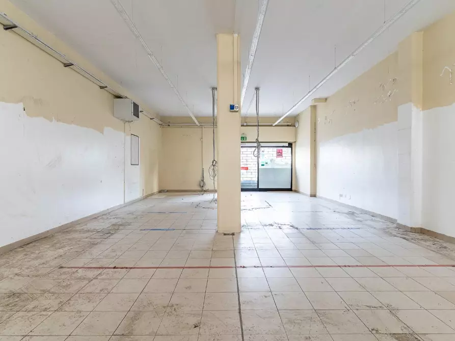 Immagine 14 di Locale commerciale in vendita  a Empoli