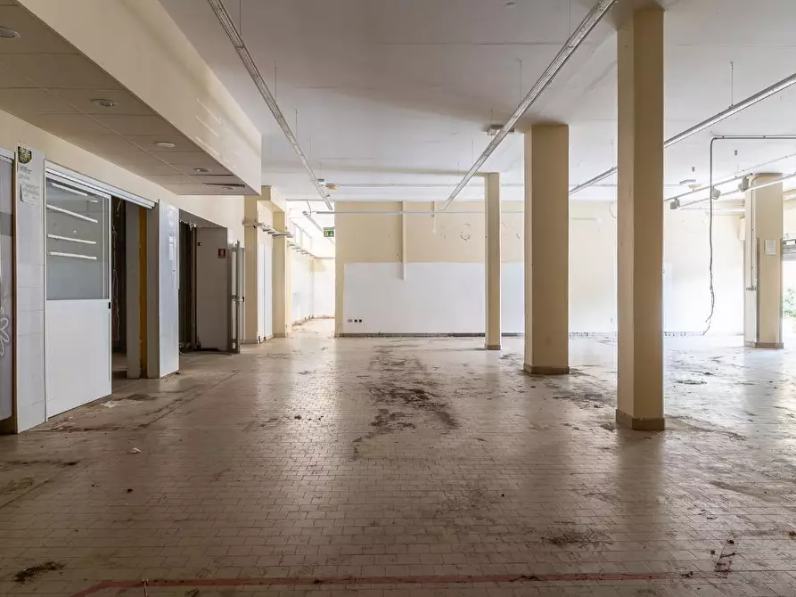 Immagine 7 di Locale commerciale in vendita  a Empoli