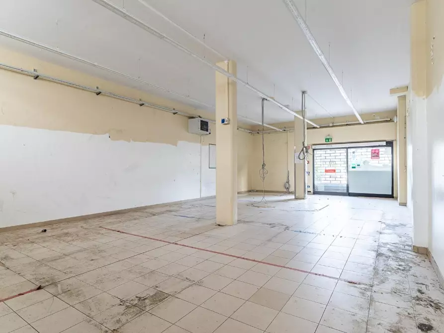 Immagine 13 di Locale commerciale in vendita  a Empoli
