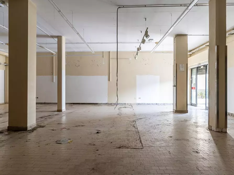 Immagine 9 di Locale commerciale in vendita  a Empoli