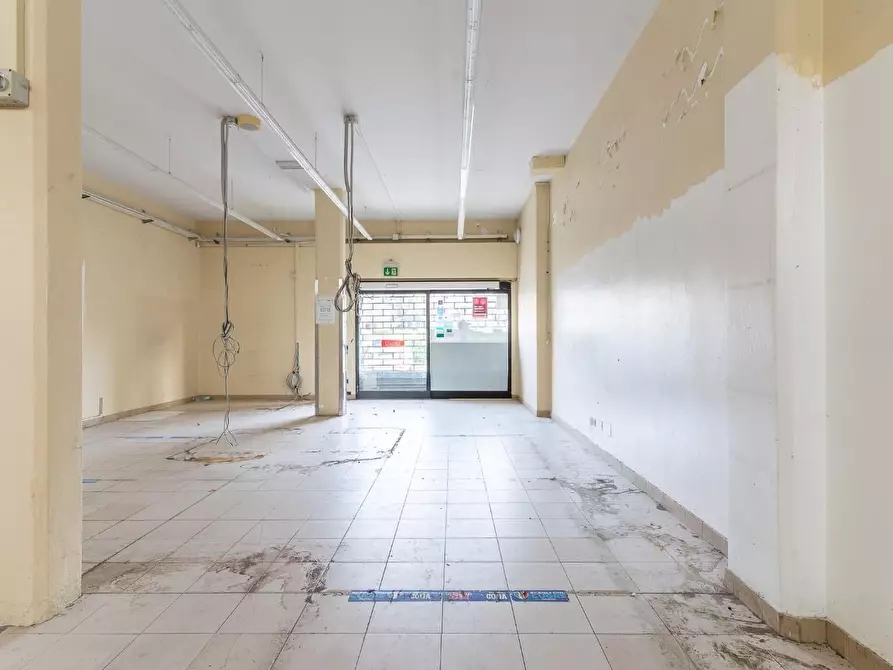 Immagine 23 di Locale commerciale in vendita  a Empoli