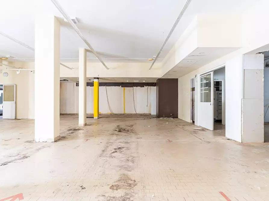 Immagine 1 di Locale commerciale in vendita  a Empoli