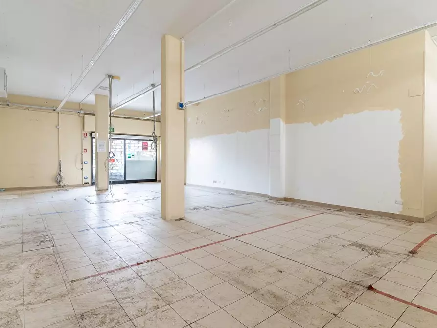 Immagine 15 di Locale commerciale in vendita  a Empoli