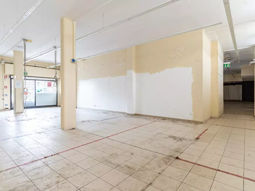 Immagine 16 di Locale commerciale in vendita  a Empoli