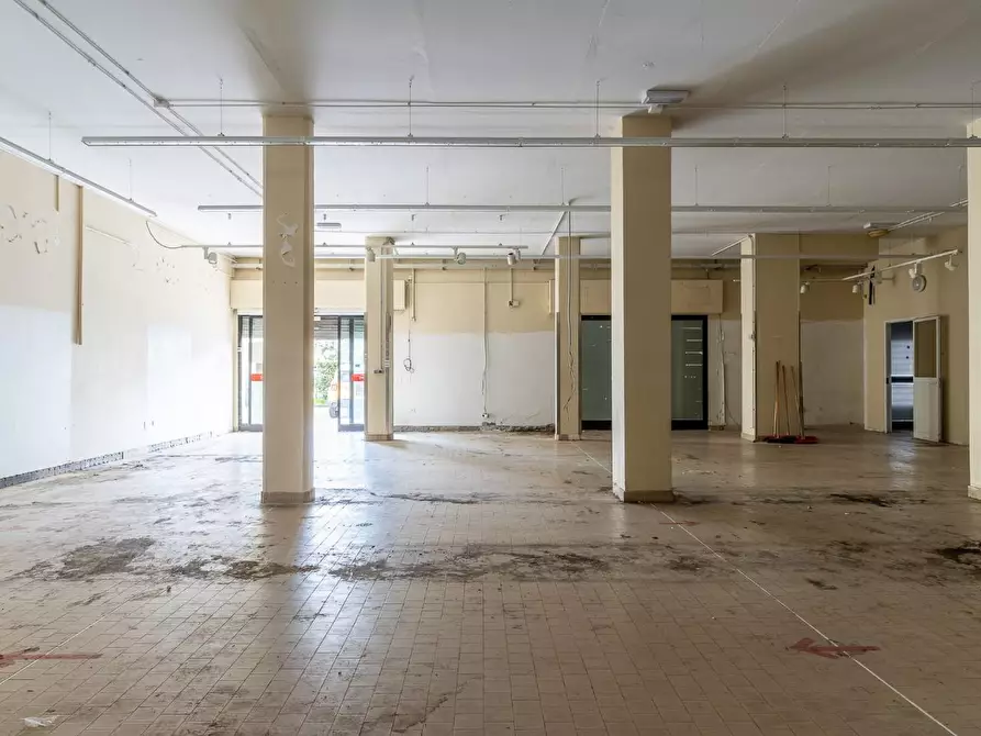 Immagine 12 di Locale commerciale in vendita  a Empoli