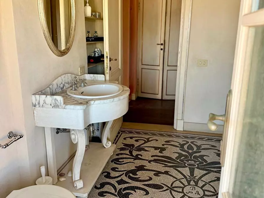 Immagine 13 di Appartamento in vendita  a Pietrasanta