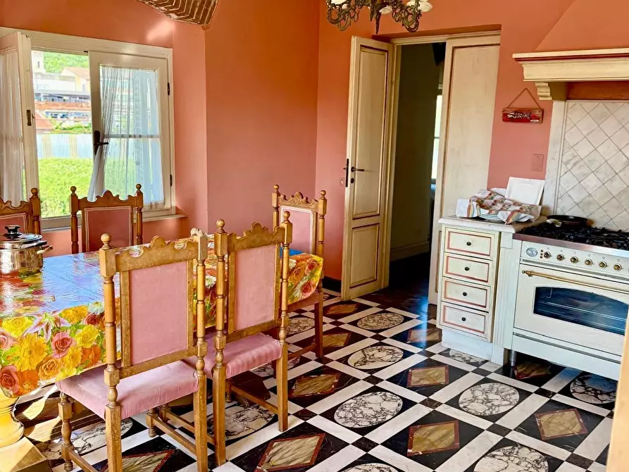 Immagine 2 di Appartamento in vendita  a Pietrasanta