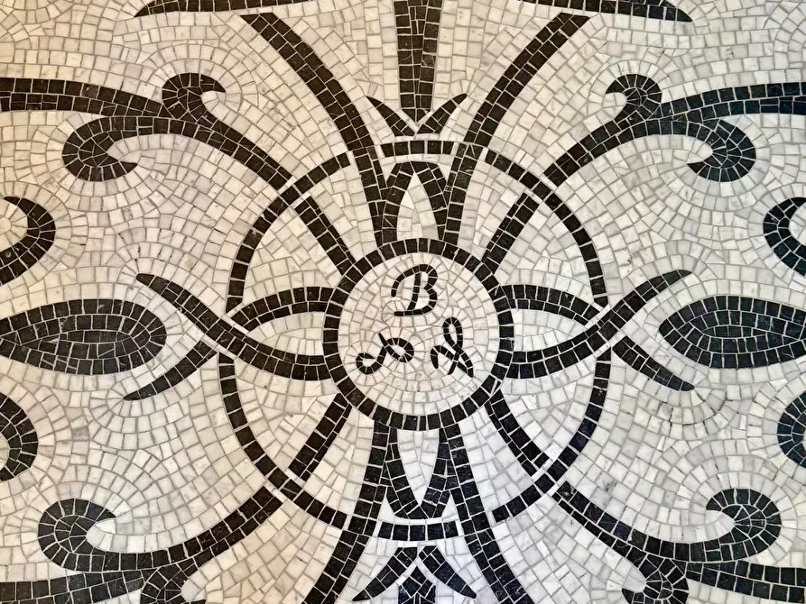 Immagine 17 di Appartamento in vendita  a Pietrasanta