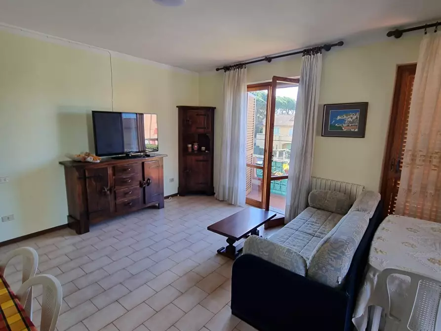 Immagine 3 di Appartamento in vendita  a Massa