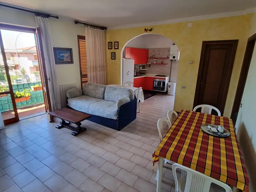 Immagine 1 di Appartamento in vendita  a Massa