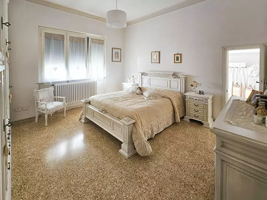 Immagine 6 di Villa in vendita  a Cascina