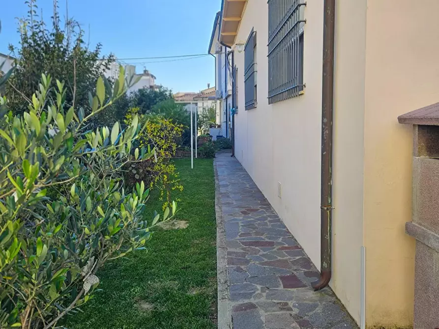 Immagine 2 di Villa in vendita  a Cascina