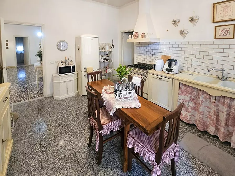 Immagine 3 di Villa in vendita  a Cascina