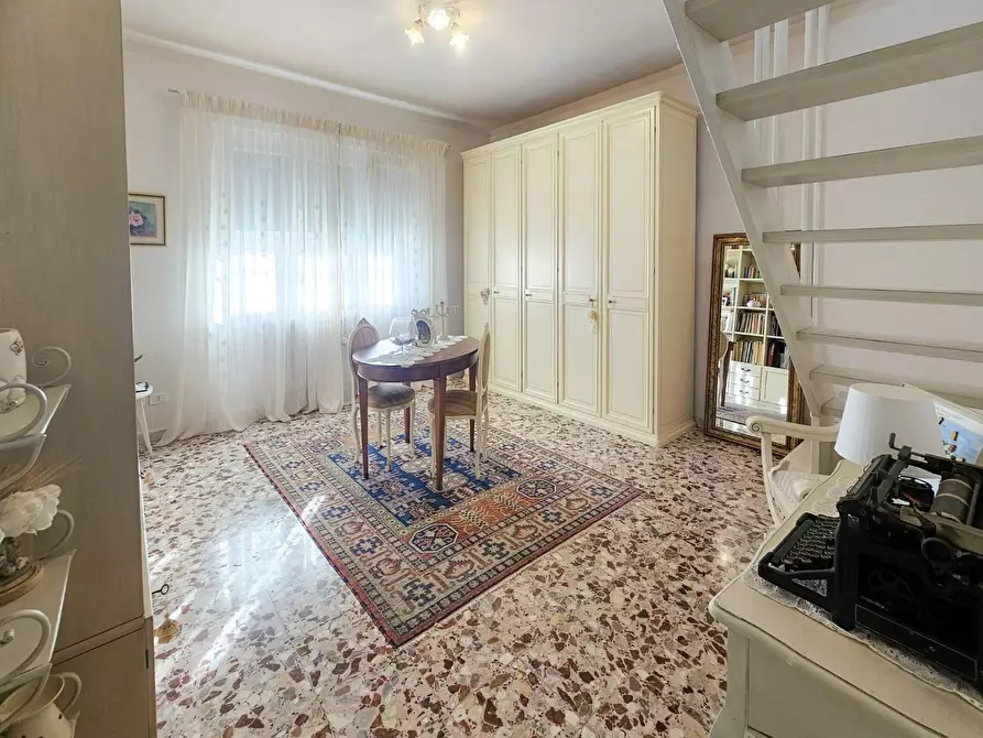 Immagine 7 di Villa in vendita  a Cascina