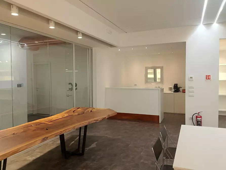 Immagine 22 di Capannone industriale in affitto  a Empoli