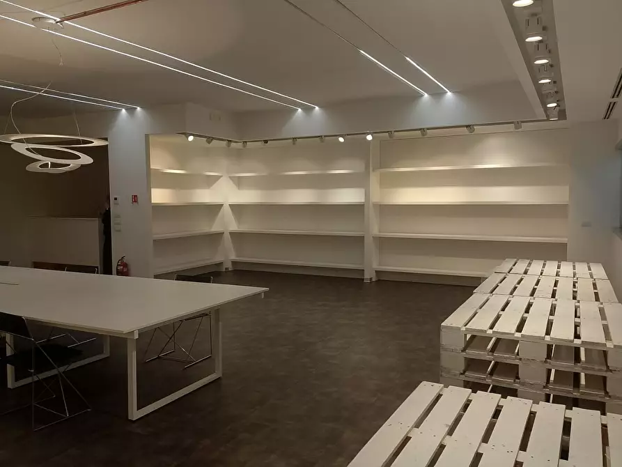 Immagine 16 di Capannone industriale in affitto  a Empoli