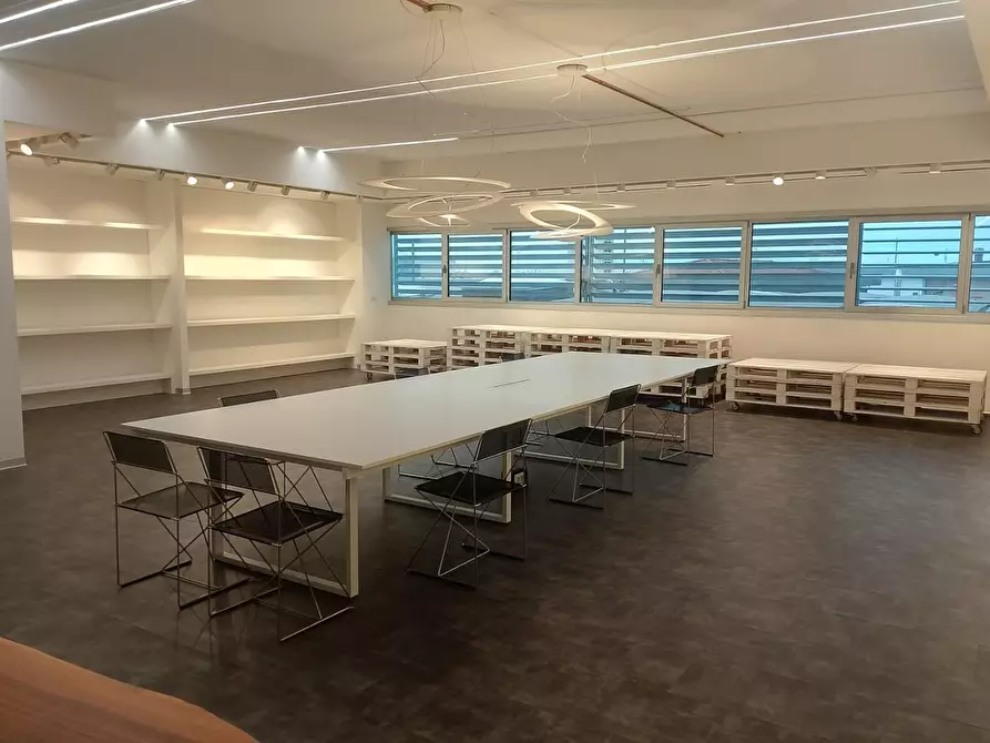 Immagine 15 di Capannone industriale in affitto  a Empoli