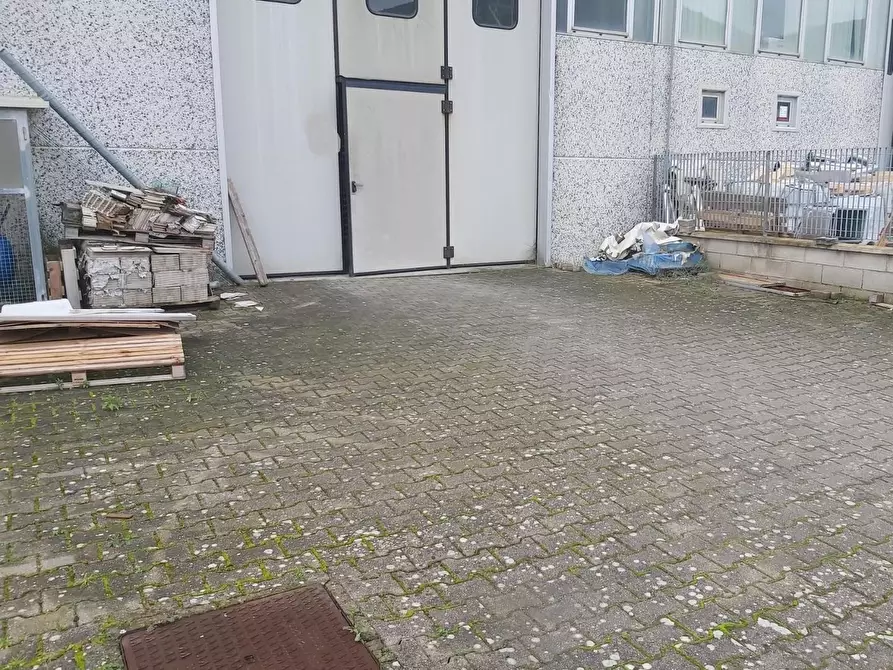 Immagine 10 di Attività artigianale in vendita  a Vicopisano