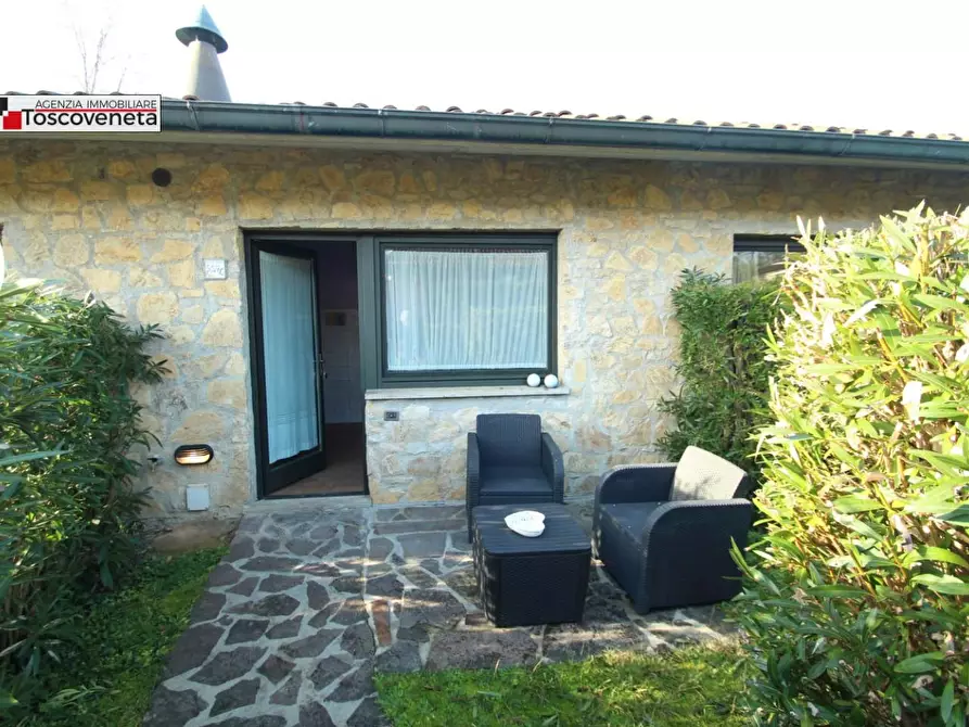 Immagine 1 di Villetta a schiera in vendita  a Lucca