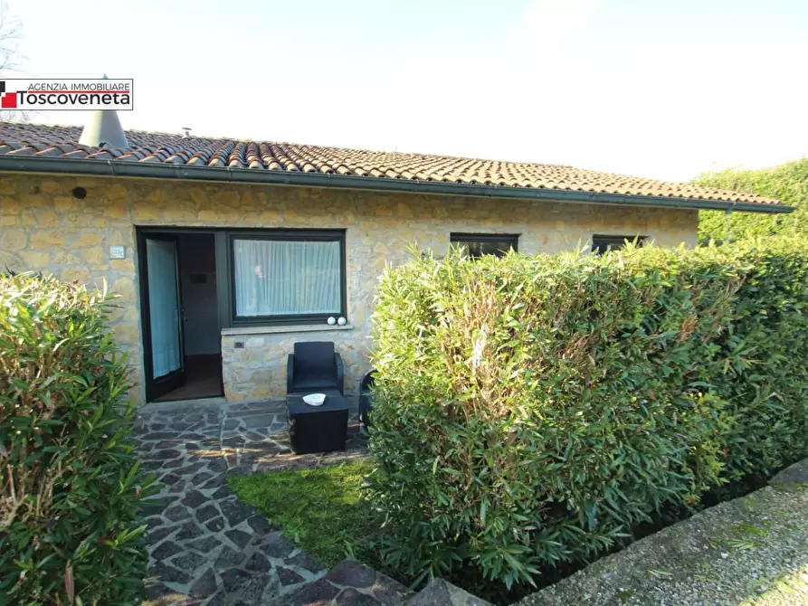 Immagine 25 di Villetta a schiera in vendita  a Lucca