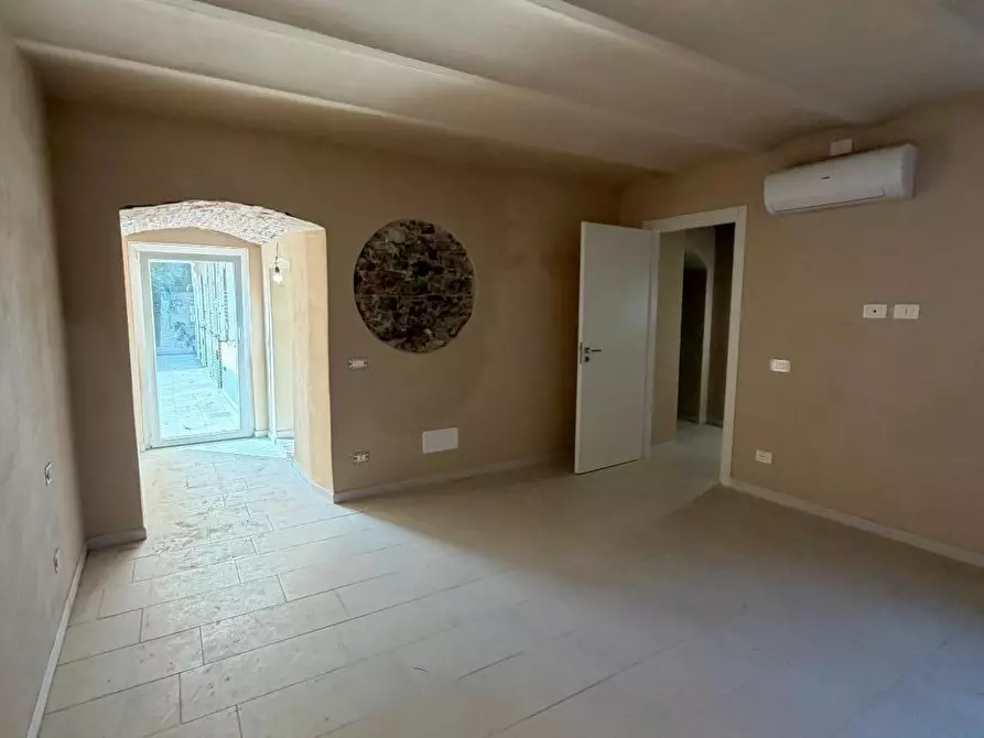 Immagine 15 di Casa semindipendente in vendita  a Sarzana