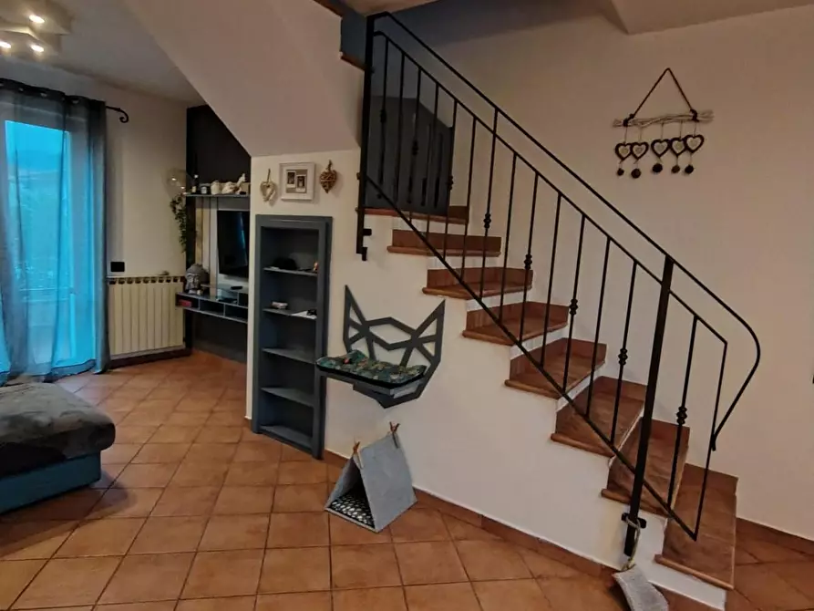 Immagine 2 di Appartamento in vendita  a Massa