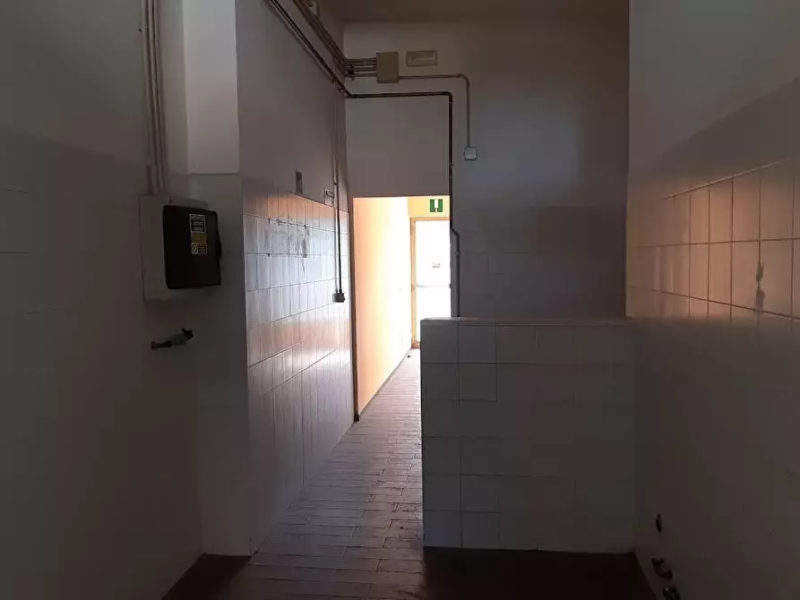 Immagine 7 di Locale commerciale in vendita  a Pisa