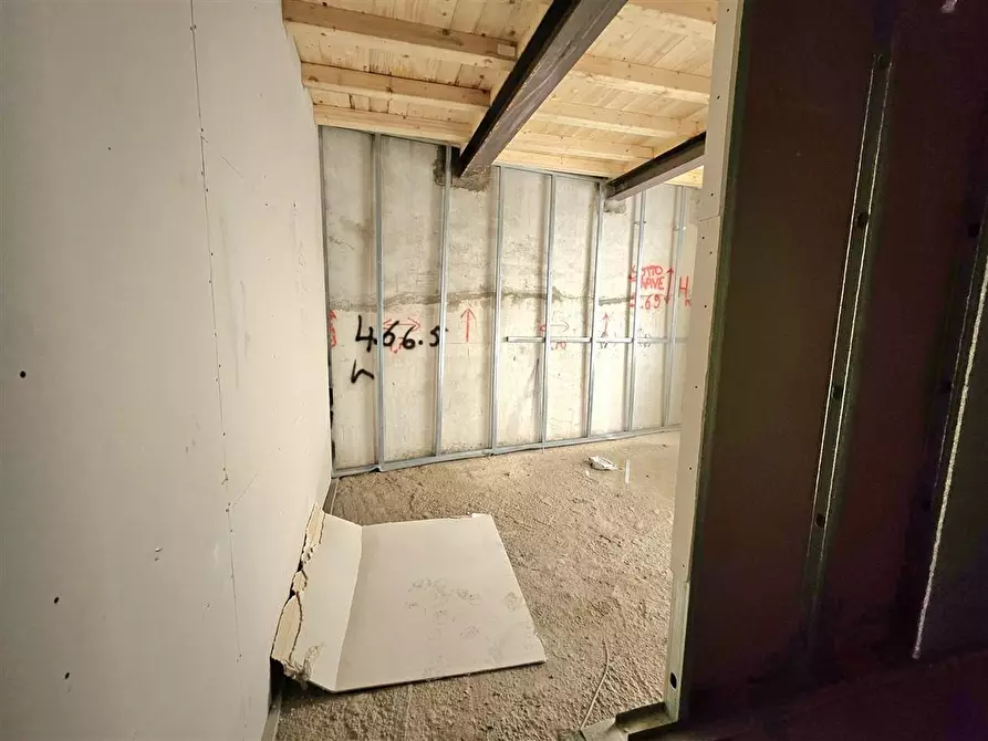 Immagine 5 di Appartamento in vendita  a Massa