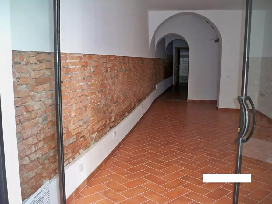 Immagine 4 di Locale commerciale in affitto  a Pisa