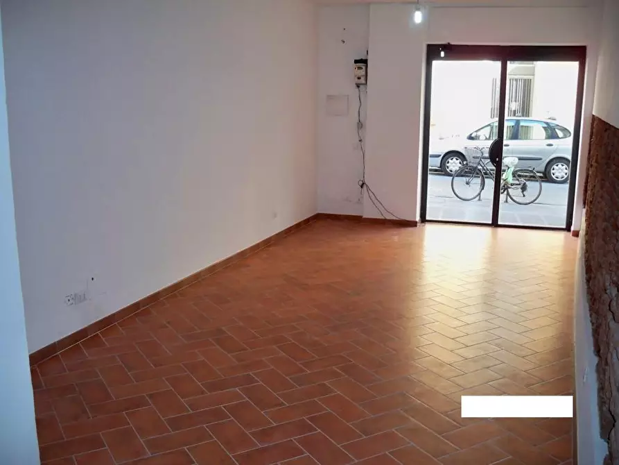 Immagine 1 di Locale commerciale in affitto  a Pisa