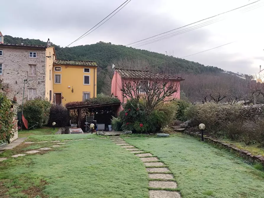 Immagine 8 di Rustico / casale in vendita  a Capannori