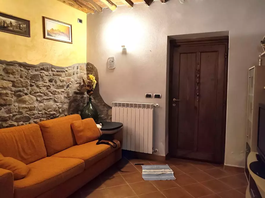 Immagine 9 di Rustico / casale in vendita  a Capannori