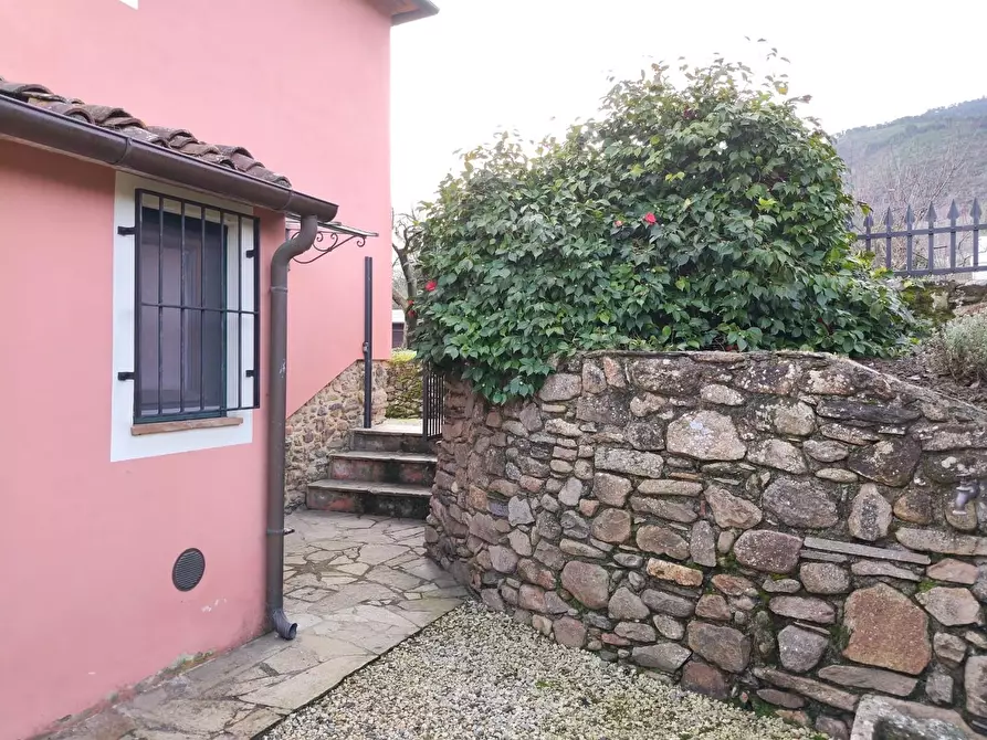 Immagine 1 di Rustico / casale in vendita  a Capannori