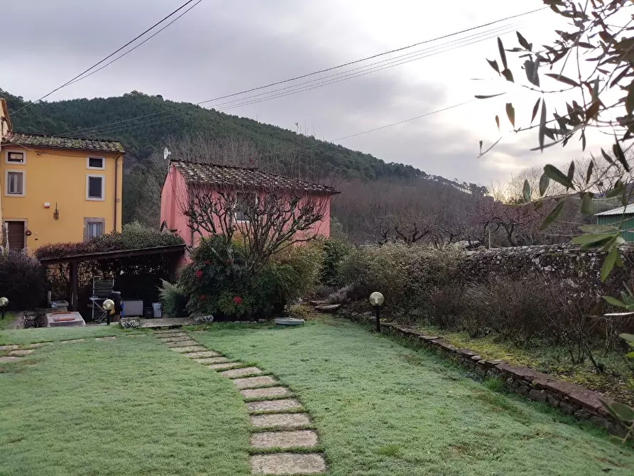 Immagine 7 di Rustico / casale in vendita  a Capannori