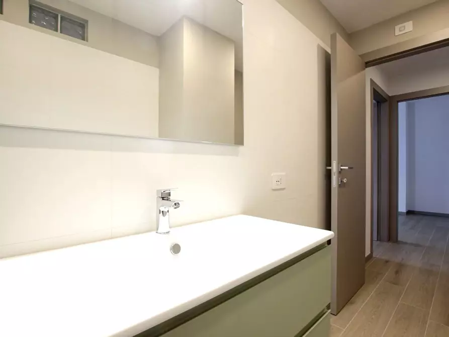 Immagine 12 di Appartamento in vendita  a Siena